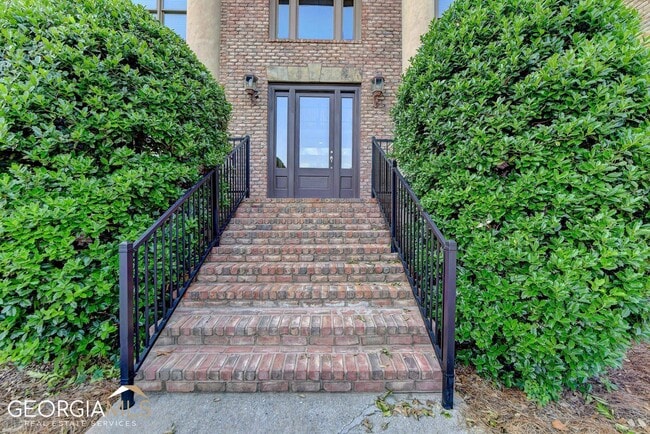 Building Photo - 8920 Doral Dr