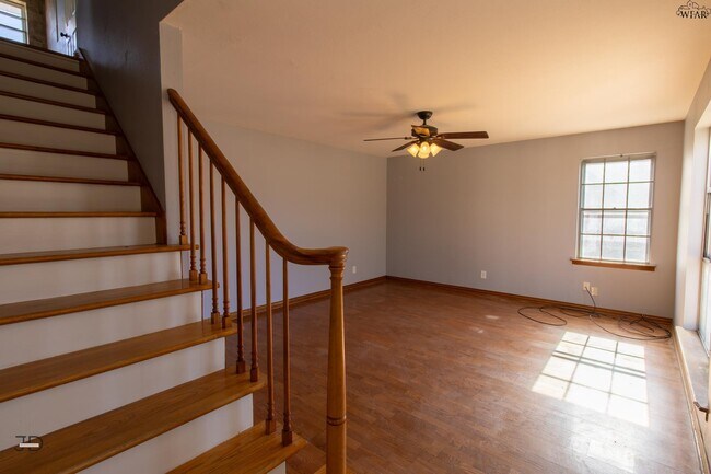 Building Photo - 4653 Balboa Dr