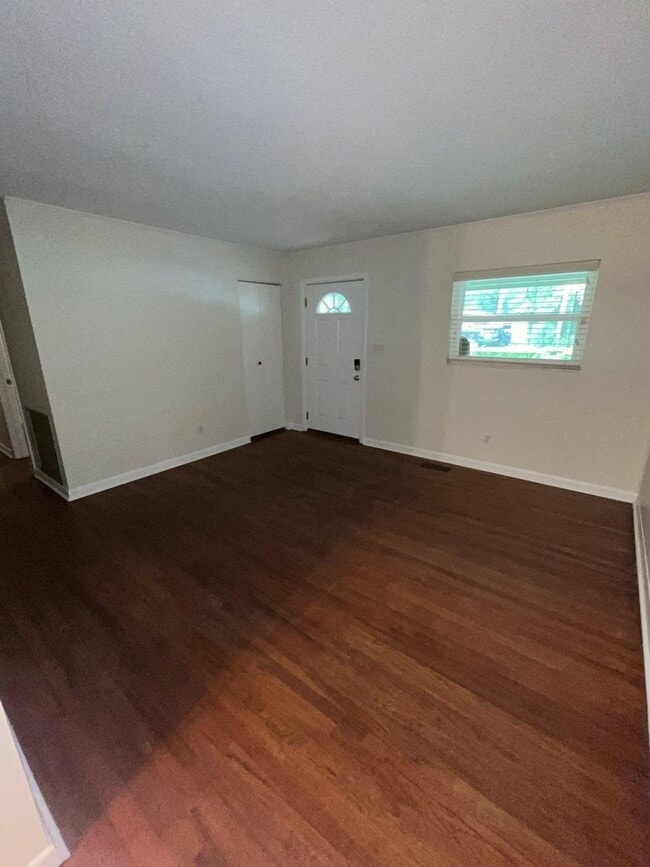 Building Photo - 1641 Airport Dr