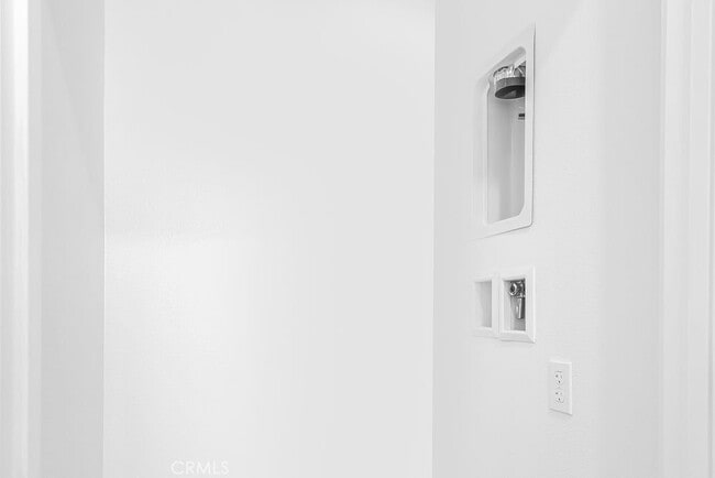 Building Photo - 960 N Tangent Privado