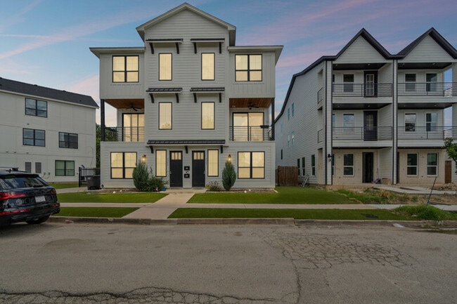 Photo - 2305 Benbrook Blvd Townhome