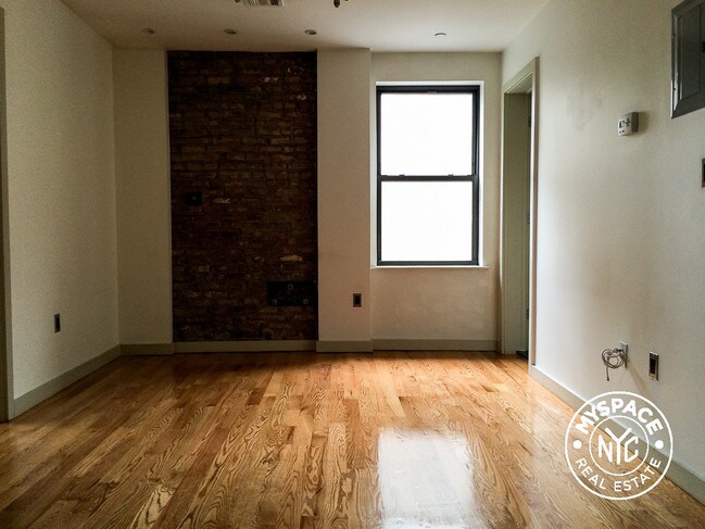 Building Photo - 179 Putnam Ave