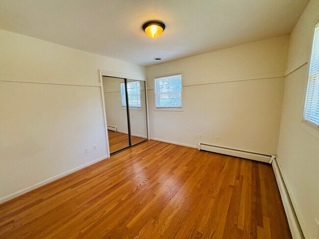 Foto del edificio - 616 Broce Dr
