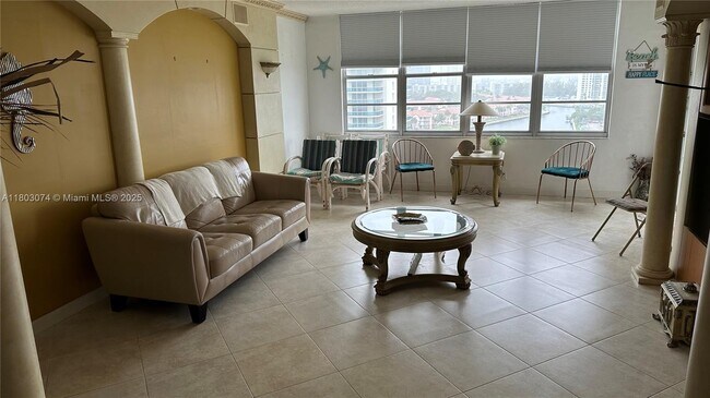 Building Photo - 3725 S Ocean Dr