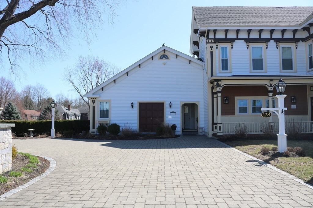 128 Curve St Unit 1, Millis, MA 02054 Room for Rent in Millis, MA