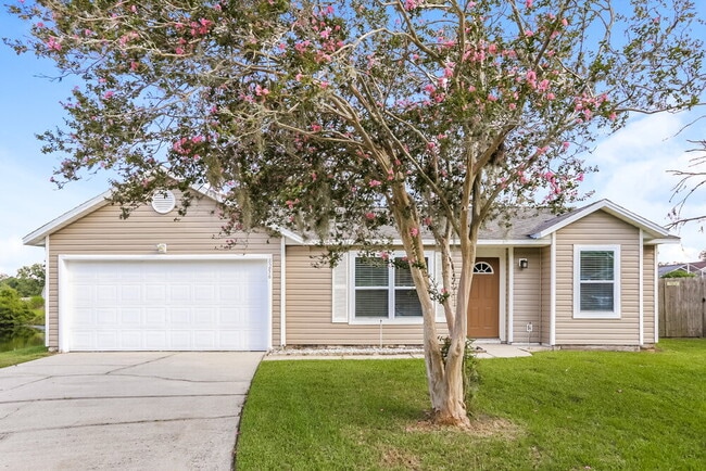 Building Photo - 8256 Teaticket Dr