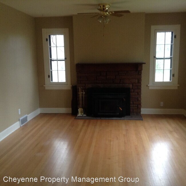 Building Photo - 3 br, 2 bath House - 321 West 1st Ave