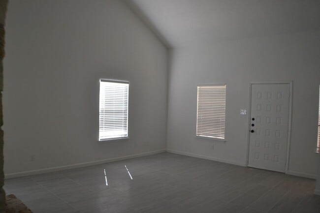 Building Photo - House for Rent in Austin