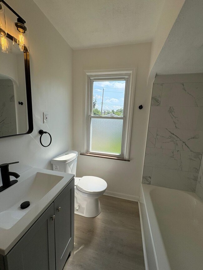 Foto del edificio - 5129 E 114th St