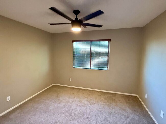 Building Photo - 43810 W Lindgren Dr