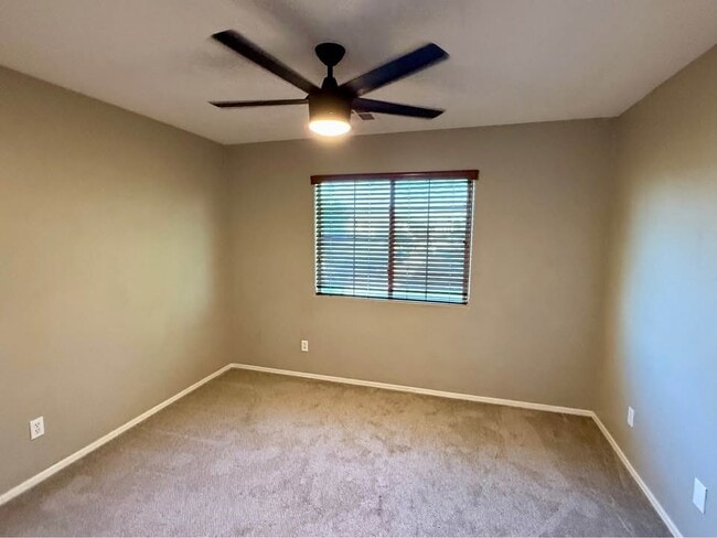 Foto del edificio - 43810 W Lindgren Dr