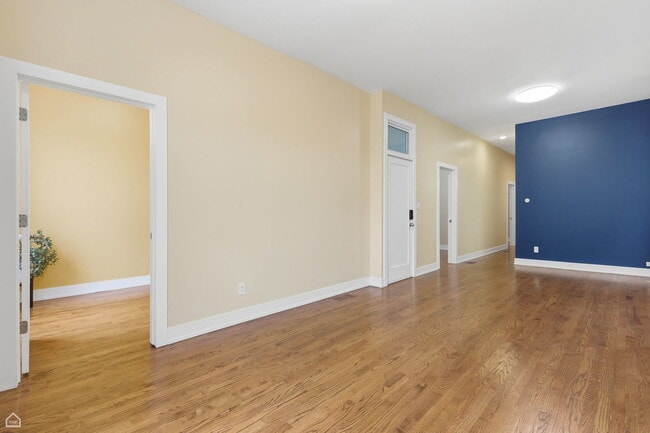 Foto del edificio - 2523 W Chicago Ave