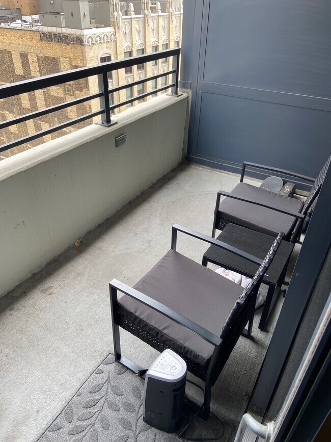 Foto del edificio - 235 W Van Buren St