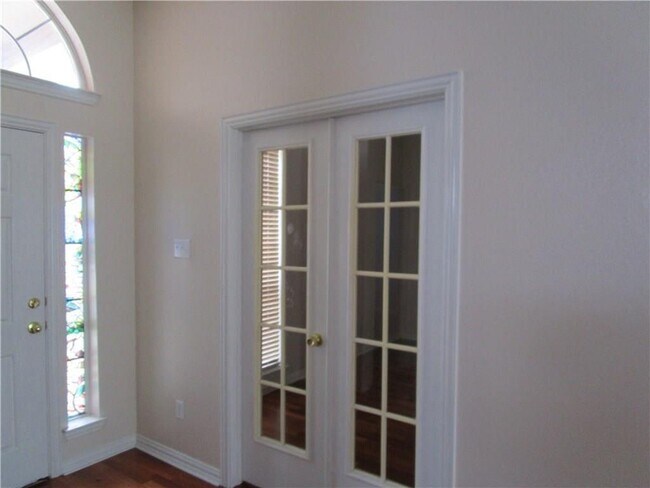 Foto del edificio - 705 Greymoor Pl