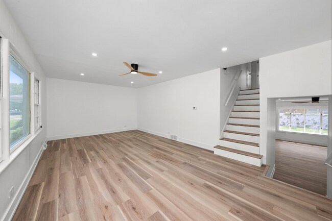 Foto del edificio - 16030 University Ave