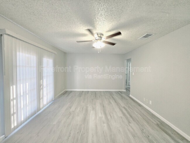 Foto del edificio - 5507 Roanwood