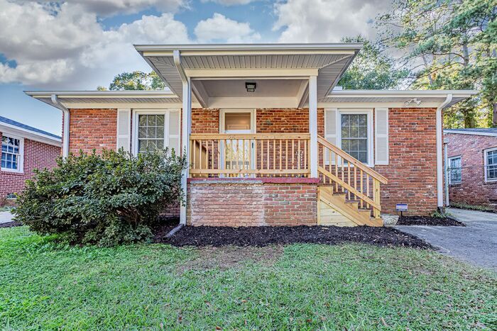 Foto principal - 3 Bedroom 2 Bathroom Brick Ranch in Anderson