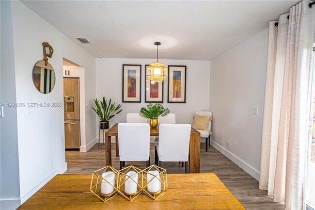 Foto del edificio - 9341 Green Meadows Way