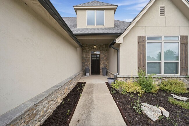 Foto del edificio - Executive Home In Highly Desired Yorktown Neighborhood.