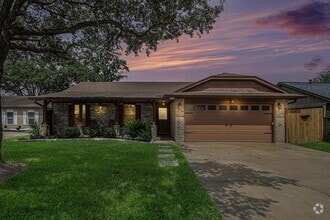 Building Photo - 2512 Village Cir Dr