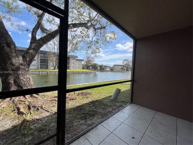 Building Photo - 8051 Colony Cir S