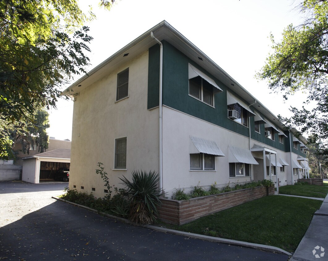 Foto del edificio - 4400 Bellflower Ave