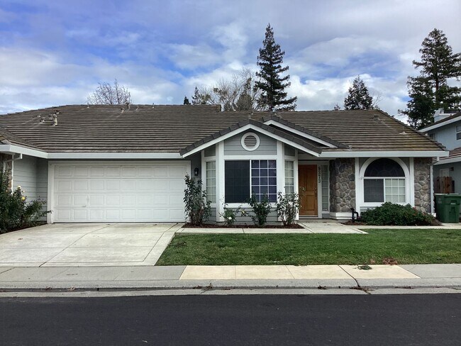 Foto del edificio - 3 Bedroom Home in Elk Grove