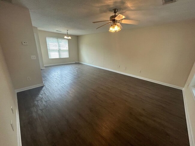 Building Photo - PRE-LEASING FOR AUGUST 2026!