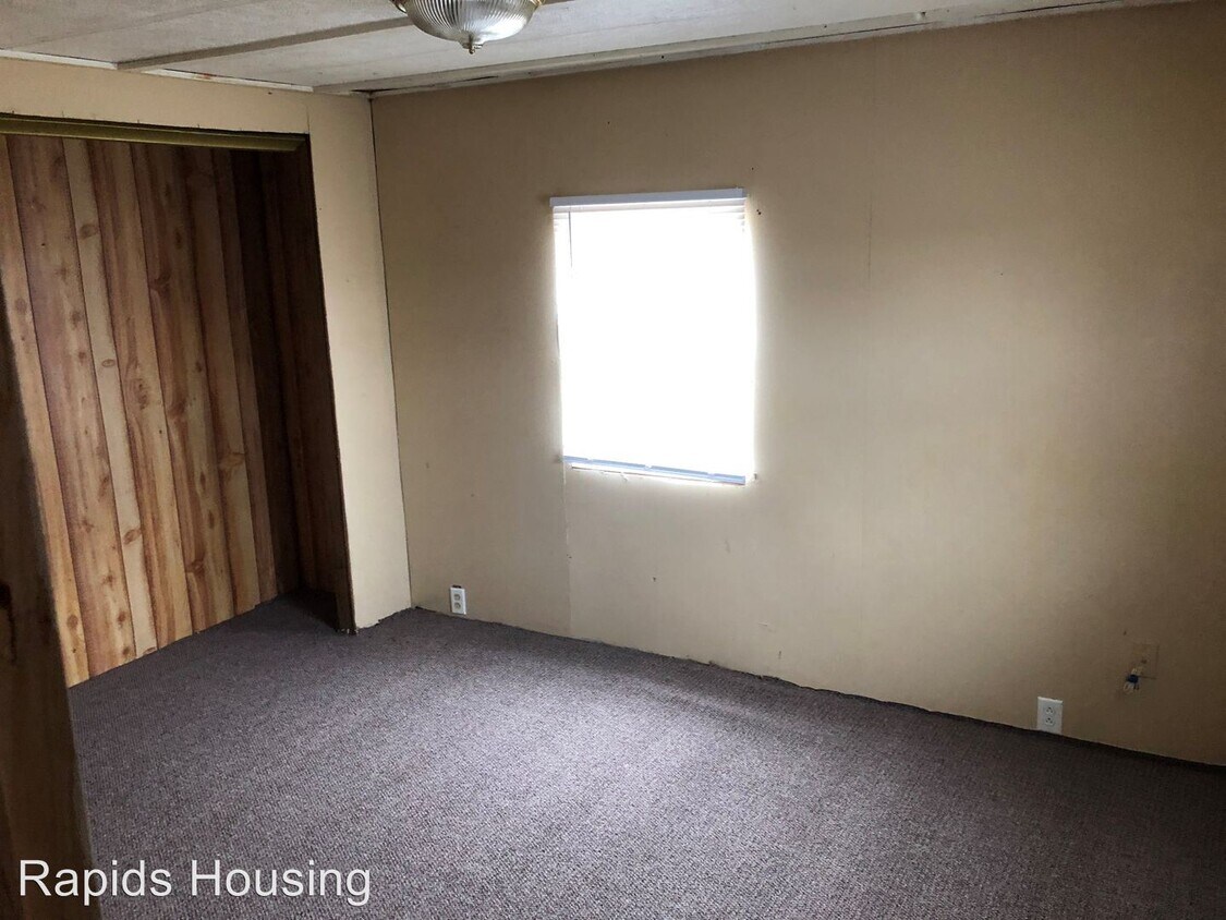 Building Photo - 3710 WI-73