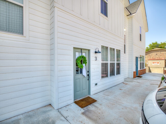 Building Photo - 1670 N Leverett Ave