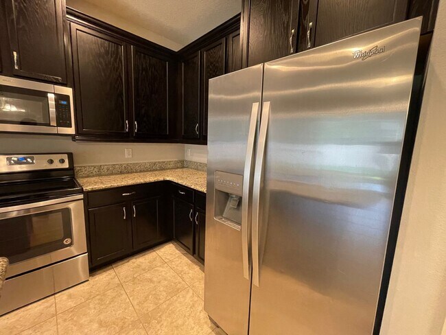 Foto del edificio - 3BD/2.5BA Town Home In Gated Mitchell Creek Community in Oviedo!