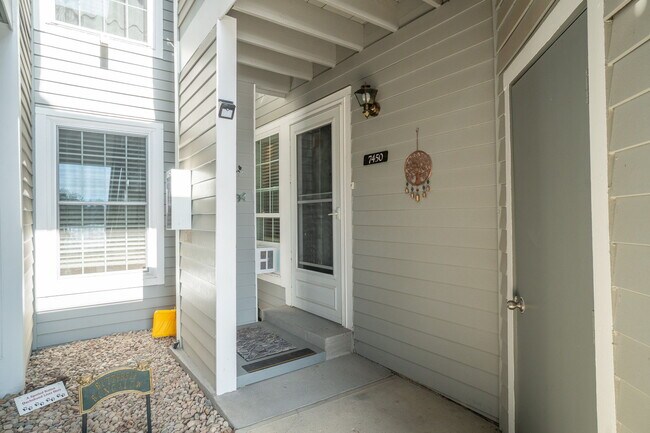 Building Photo - 7450 Singing Hills Ct