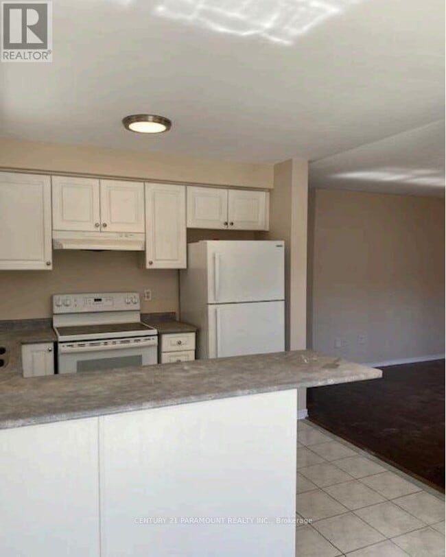 Building Photo - 23 Sunnybrook Crescent