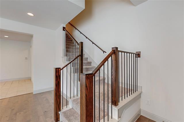 Building Photo - 2404 Jameson Ln
