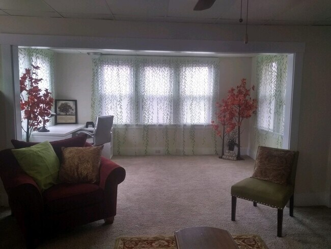 Sun room - 105 Shady Dr W