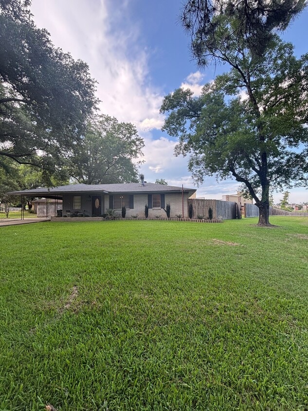 Primary Photo - 710 McMillan Rd