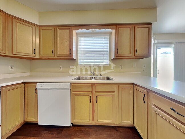 Foto del edificio - 6443 Lantern Way