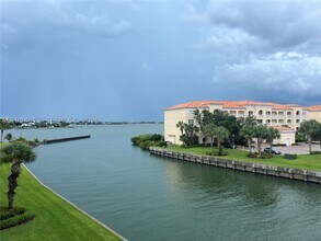 Building Photo - 5 FL-5