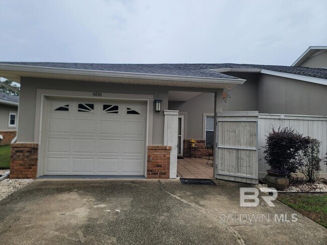 Foto del edificio - 501 Cotton Creek Dr