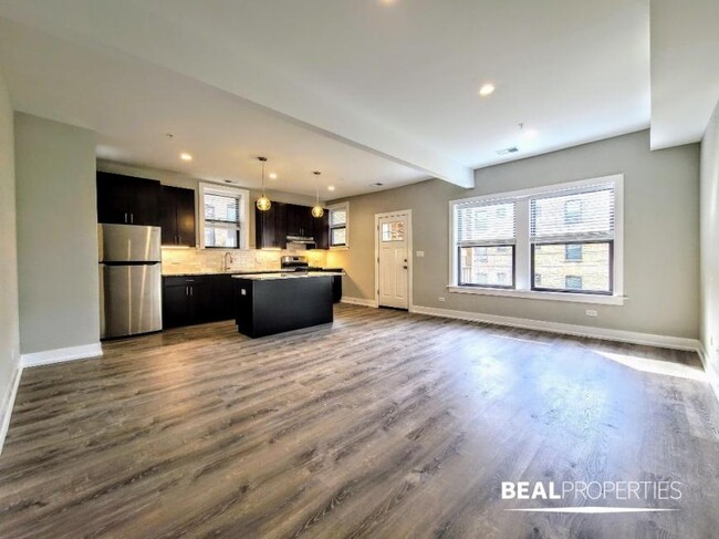Building Photo - 3 bedroom in EVANSTON IL 60202