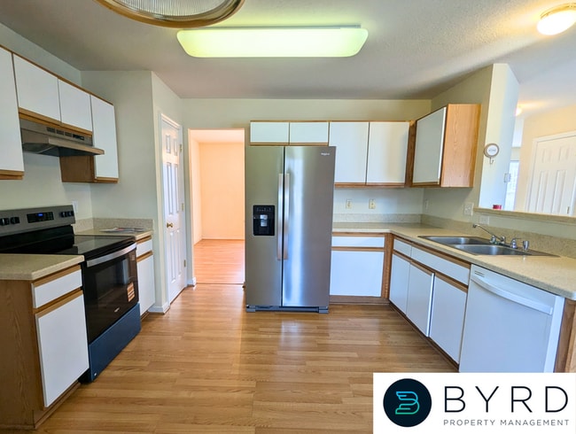 Building Photo - 7625 Fern Hollow Dr