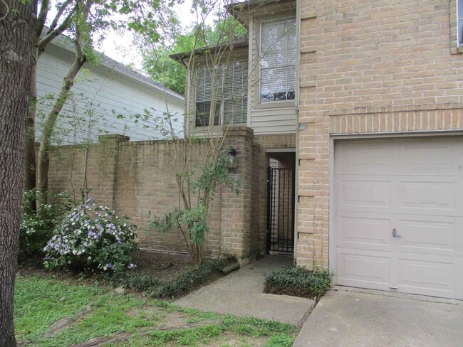 Building Photo - 16023 Hidden Acres Dr