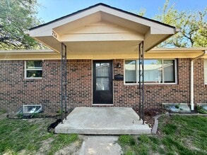 Building Photo - 774 N Mount Carmel Ave