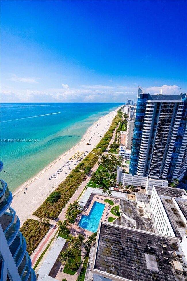Foto del edificio - 6365 Collins Ave