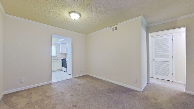 Foto del edificio - MOVE IN SPECIAL $500 OFF FIRST MONTH'S REN...