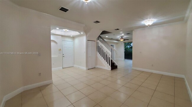 Foto del edificio - 6584 Hidden Cove Dr