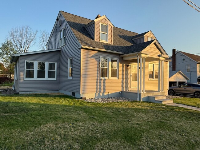 Building Photo - 312-314 Oak Street