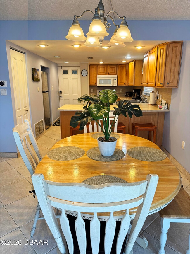 Building Photo - 4811 Saxon Dr