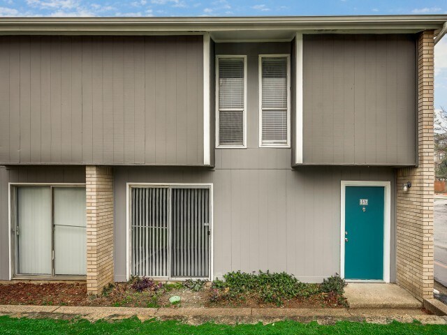 Foto del edificio - Pinewoods Apartments