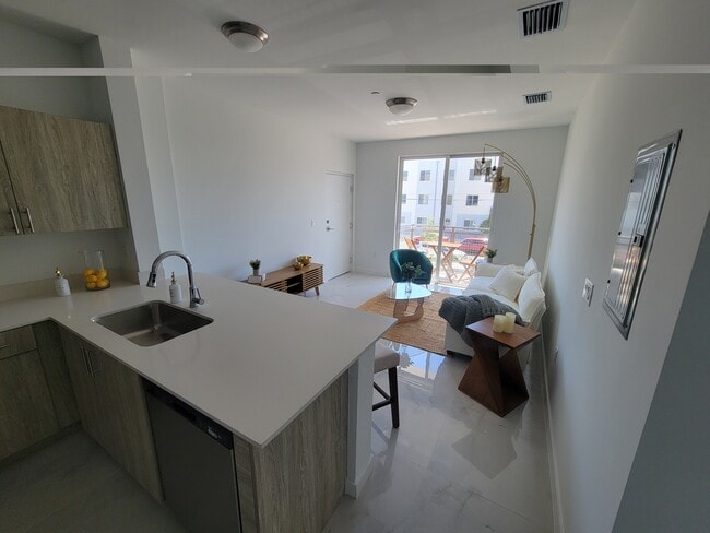 Foto del edificio - 935 SW 72nd Ave